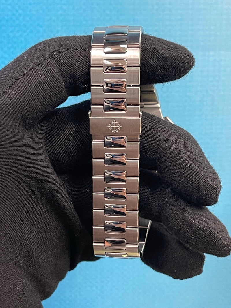 Patek Philippe 5990/1A-001 Nautilus